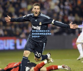 ng体育官方-谢尔基闪耀进攻才华，曼城连胜强势追击英超争冠对手