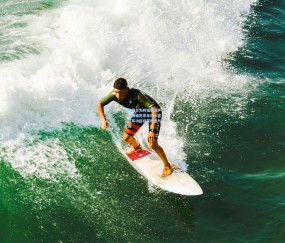 ng体育网站|舒梅切尔为阿诺德发声，球场嘘声非足球本意，红军功臣应获尊重与欢迎